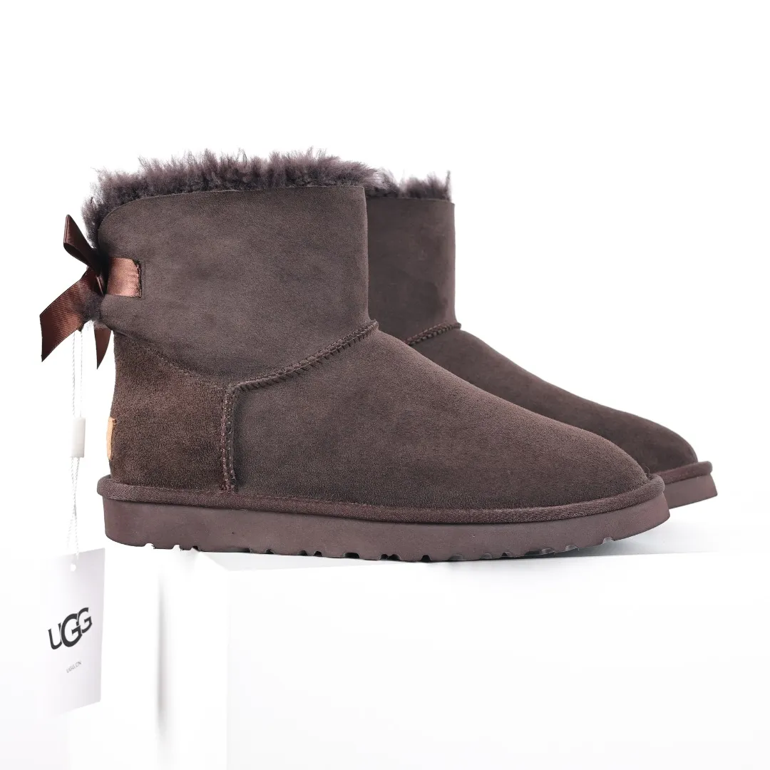 Pick up locally 💰600 Core recommended good price Independently developed original outsole and cashmere insole to keep you warm in winter and suitable for home use. In the new year, uug launched a style series, which is partially geared towards the preferences of young consumers and has also moved to the forefront of fashion trends. Shoe body material Water-repellent coated suede upper 17 mm UGGPURE™ implanted wool insole Lightweight non-slip comfortable rubber outsole With brand LOGO trademark Comes with a full set of packaging Size: 35 36 37 38 39 40